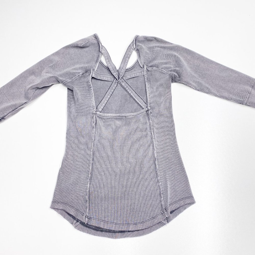 Free People Gray Distressed Top Open Back Small - Picture 2 of 8